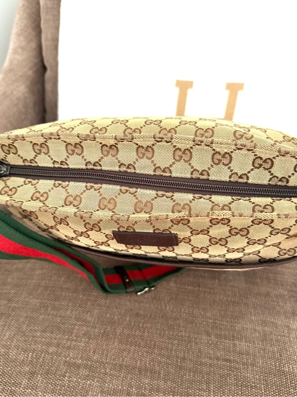 Gucci authentic brown canvas messanger bag unisex crossbody red green strap